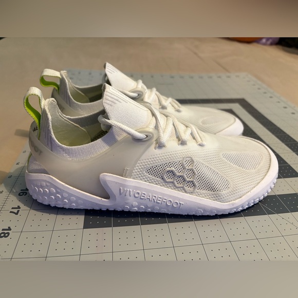 Vivo Barefoot Motus Strength Mens White Sneakers Size 7 - Picture 1 of 8
